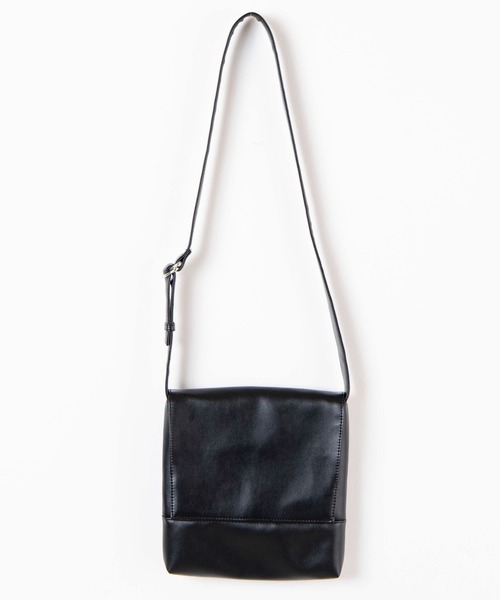 WEGO（ウィゴー）の「WEGO/フェイクレザーフラップショルダーバッグ（ショルダーバッグ・メンズ・ブラック・FREE）」の6枚目の写真