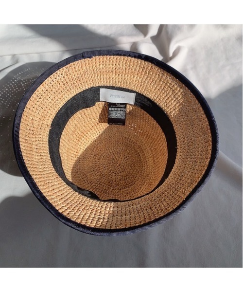 MANIERA（マニエラ）の「ラフィアコマ編みバケットハット（ハット・レディース・ベージュ/ネイビー・FREE）」の11枚目の写真