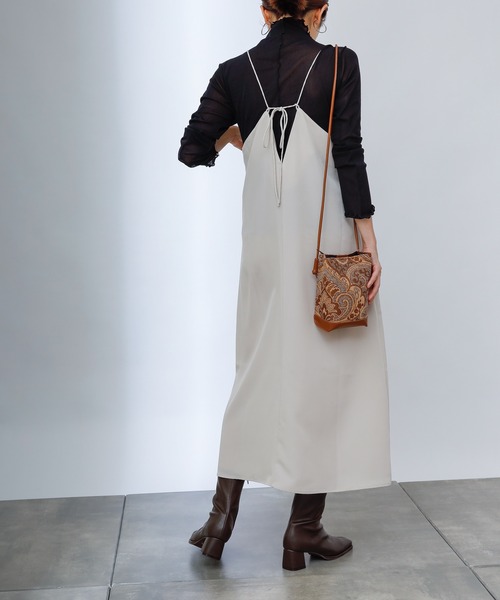 COLONY 2139（コロニートゥーワンスリーナイン）の「マットサテンキャミワンピース（ワンピース・レディース・チャコールグレー/ベージュ/グリーン・FREE）」の3枚目の写真