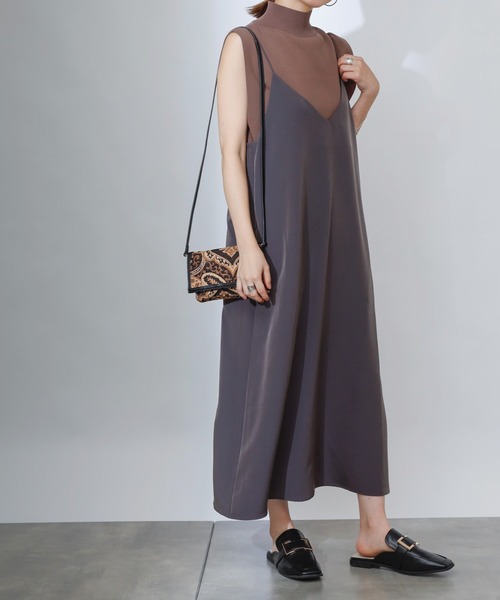 COLONY 2139（コロニートゥーワンスリーナイン）の「マットサテンキャミワンピース（ワンピース・レディース・チャコールグレー/ベージュ/グリーン・FREE）」の2枚目の写真