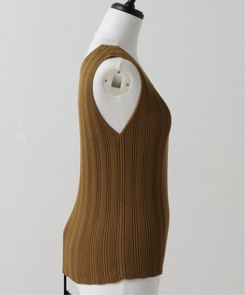 RAY CASSIN(レイカズン)の「フロントレースアップニットタンク(ニット/セーター・レディース・キャメル/スミクロ/キナリ・FREE)」の9枚目の写真