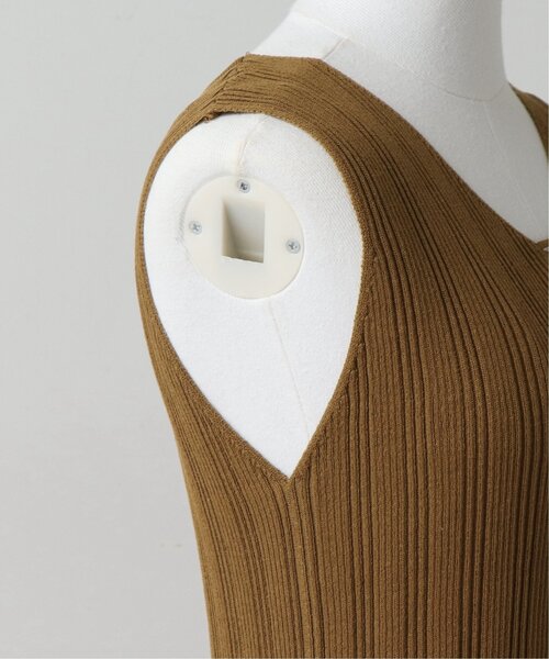 RAY CASSIN(レイカズン)の「フロントレースアップニットタンク(ニット/セーター・レディース・キャメル/スミクロ/キナリ・FREE)」の11枚目の写真