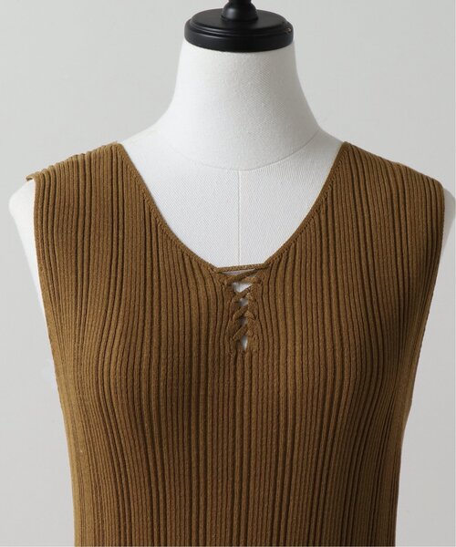 RAY CASSIN(レイカズン)の「フロントレースアップニットタンク(ニット/セーター・レディース・キャメル/スミクロ/キナリ・FREE)」の12枚目の写真