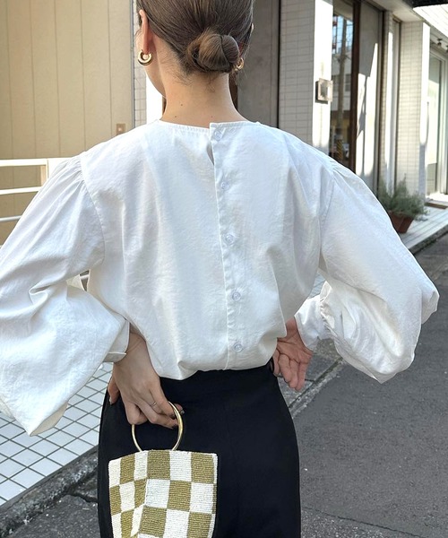 select MOCA by son（セレクトモカバイソン）の「ボリュームスリーブブラウス（シャツ/ブラウス・レディース・ホワイト/ブラック/テラコッタ/カーキ/グレイッシュベージュ/グレイッシュブルー・FREE/LARGE/SMALL）」の11枚目の写真