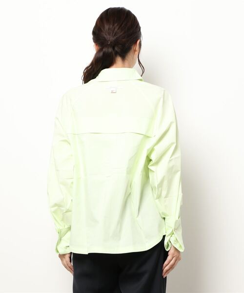 NIKE（ナイキ）の「【NIKE】NSW ｱｲｺﾝ ｸﾗｯｼｭ ｳｰﾌﾞﾝ L/S ﾄｯﾌﾟ（シャツ/ブラウス・レディース・ライム・SMALL/MEDIUM）」の2枚目の写真