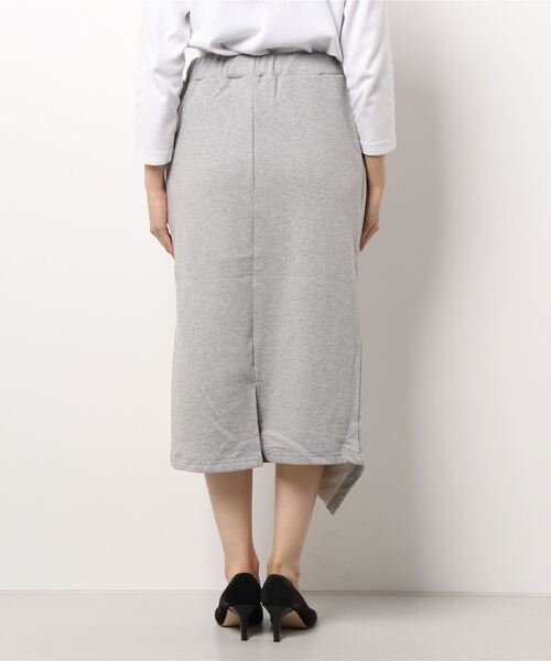 Q（キュー）の「アシメスウェットスカート（スカート・レディース・ライトグレー/ブラック・MEDIUM）」の4枚目の写真