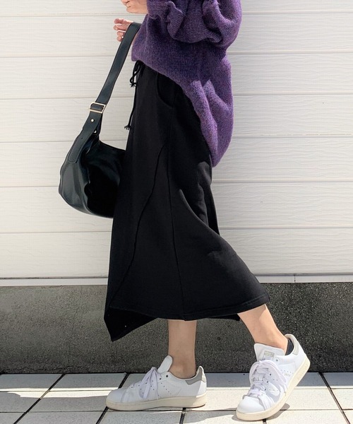 Q（キュー）の「アシメスウェットスカート（スカート・レディース・ライトグレー/ブラック・MEDIUM）」の2枚目の写真