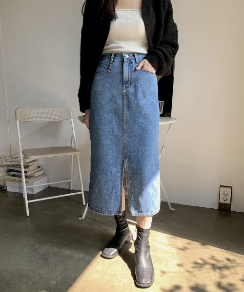 mood for a day(ムードフォーアデイ)の「always denim skirt / スリットデニムスカート(デニムスカート・レディース・ブルー・SMALL/MEDIUM)」の15枚目の写真