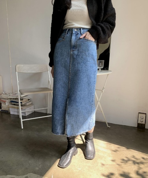 mood for a day(ムードフォーアデイ)の「always denim skirt / スリットデニムスカート(デニムスカート・レディース・ブルー・SMALL/MEDIUM)」の17枚目の写真