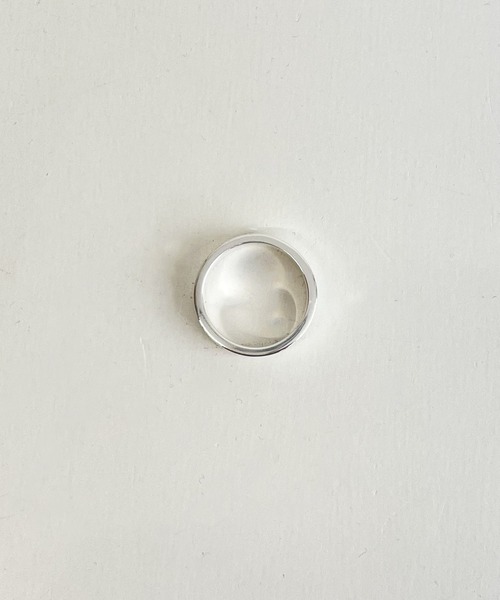 CANAL JEAN(キャナルジーン)の「Pt(ピーティー) プレーンワイドリング(リング・レディース・シルバー/ゴールド・13)」の8枚目の写真