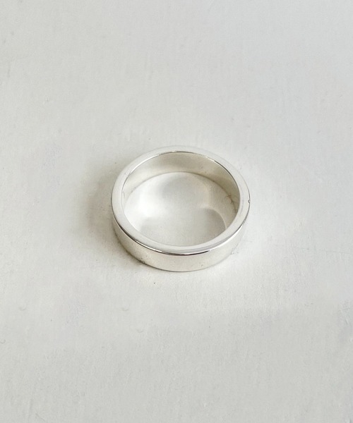 CANAL JEAN(キャナルジーン)の「Pt(ピーティー) プレーンワイドリング(リング・レディース・シルバー/ゴールド・13)」の5枚目の写真