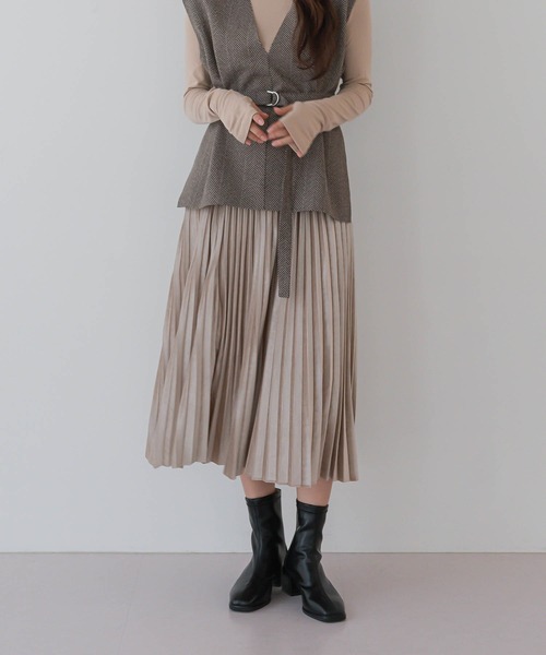 UNE MANSION(ユヌマンション)の「ベルベットプリーツスカート(スカート・レディース・ブラック/ベージュ/パープル/カーキ/チャコール・FREE)」の1枚目の写真