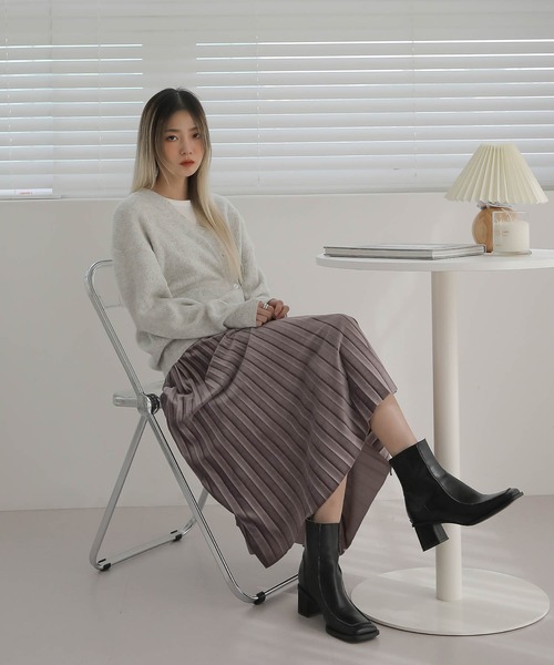 UNE MANSION(ユヌマンション)の「ベルベットプリーツスカート(スカート・レディース・ブラック/ベージュ/パープル/カーキ/チャコール・FREE)」の5枚目の写真