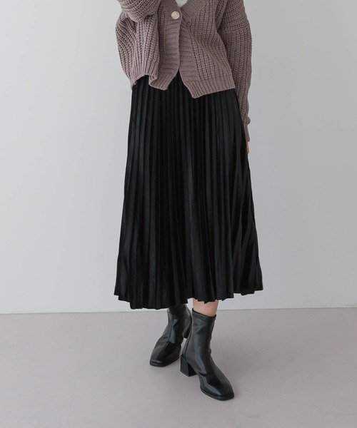 UNE MANSION(ユヌマンション)の「ベルベットプリーツスカート(スカート・レディース・ブラック/ベージュ/パープル/カーキ/チャコール・FREE)」の2枚目の写真