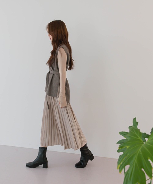 UNE MANSION(ユヌマンション)の「ベルベットプリーツスカート(スカート・レディース・ブラック/ベージュ/パープル/カーキ/チャコール・FREE)」の10枚目の写真