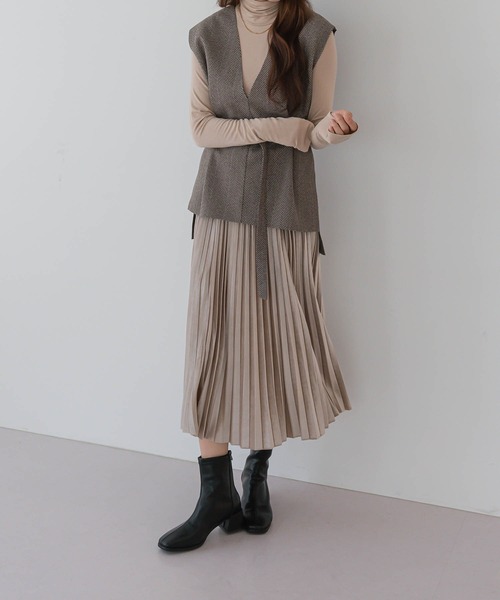 UNE MANSION(ユヌマンション)の「ベルベットプリーツスカート(スカート・レディース・ブラック/ベージュ/パープル/カーキ/チャコール・FREE)」の7枚目の写真