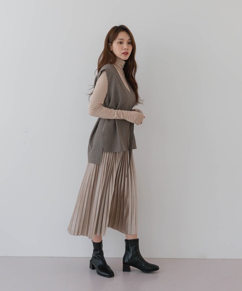 UNE MANSION(ユヌマンション)の「ベルベットプリーツスカート(スカート・レディース・ブラック/ベージュ/パープル/カーキ/チャコール・FREE)」の11枚目の写真