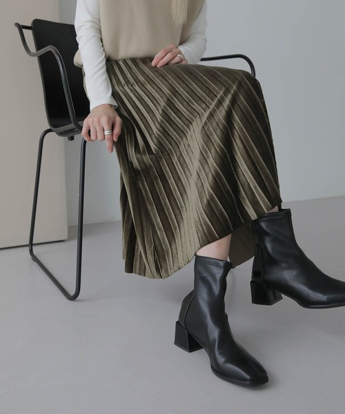 UNE MANSION(ユヌマンション)の「ベルベットプリーツスカート(スカート・レディース・ブラック/ベージュ/パープル/カーキ/チャコール・FREE)」の13枚目の写真