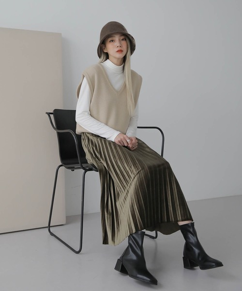 UNE MANSION(ユヌマンション)の「ベルベットプリーツスカート(スカート・レディース・ブラック/ベージュ/パープル/カーキ/チャコール・FREE)」の15枚目の写真