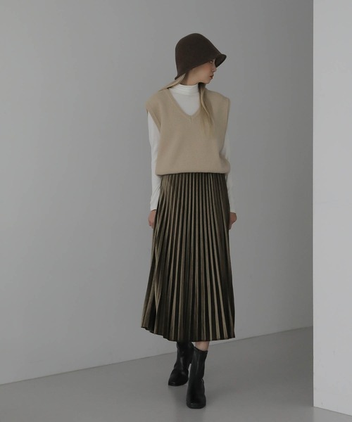 UNE MANSION(ユヌマンション)の「ベルベットプリーツスカート(スカート・レディース・ブラック/ベージュ/パープル/カーキ/チャコール・FREE)」の16枚目の写真