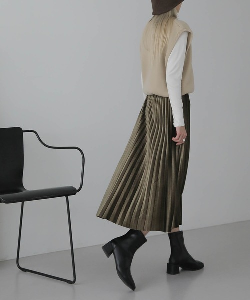UNE MANSION(ユヌマンション)の「ベルベットプリーツスカート(スカート・レディース・ブラック/ベージュ/パープル/カーキ/チャコール・FREE)」の19枚目の写真