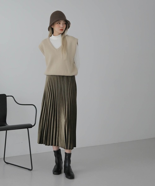 UNE MANSION(ユヌマンション)の「ベルベットプリーツスカート(スカート・レディース・ブラック/ベージュ/パープル/カーキ/チャコール・FREE)」の17枚目の写真