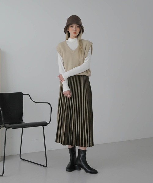 UNE MANSION(ユヌマンション)の「ベルベットプリーツスカート(スカート・レディース・ブラック/ベージュ/パープル/カーキ/チャコール・FREE)」の18枚目の写真