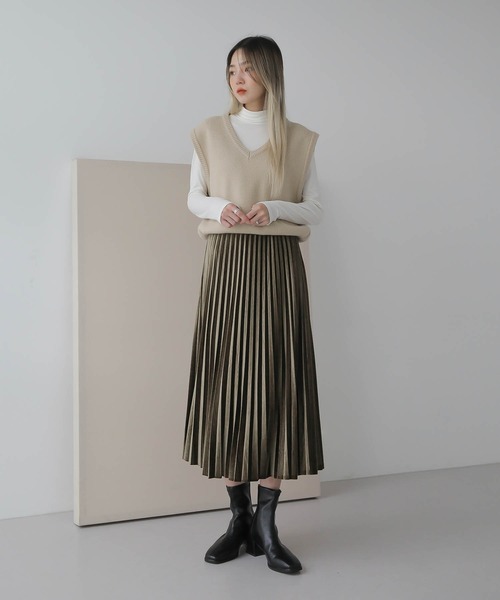 UNE MANSION(ユヌマンション)の「ベルベットプリーツスカート(スカート・レディース・ブラック/ベージュ/パープル/カーキ/チャコール・FREE)」の21枚目の写真