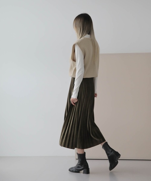 UNE MANSION(ユヌマンション)の「ベルベットプリーツスカート(スカート・レディース・ブラック/ベージュ/パープル/カーキ/チャコール・FREE)」の22枚目の写真