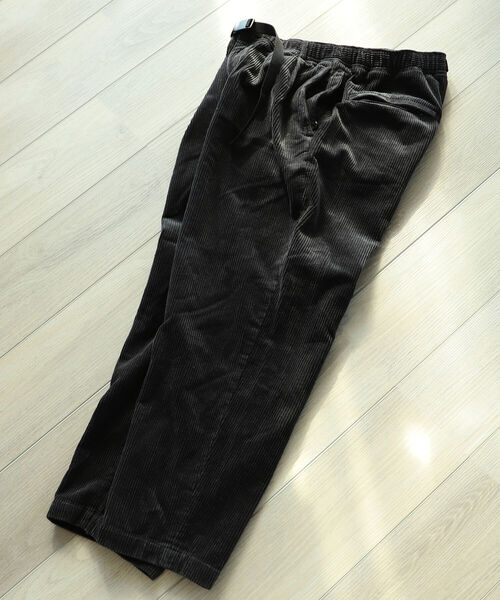 BEAMS（ビームス）の「BEAMS / ウェビング バギーパンツ（その他パンツ・メンズ・チャコールグレー/ベージュ・SMALL/MEDIUM/LARGE/X-LARGE）」の2枚目の写真