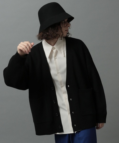 HARE（ハレ）の「ダブルポケットVカーディガン(HARE)（ニット/セーター・メンズ・ブラック/グレー/イエロー/グリーン・SMALL/MEDIUM）」の2枚目の写真