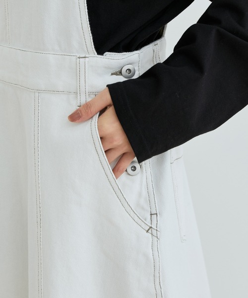 vis-`a-vis（ビサビ）の「【WEB限定】デニム＆ツイルジャンパースカート（ジャンパースカート・レディース・ホワイト/ネイビー・M/S）」の9枚目の写真