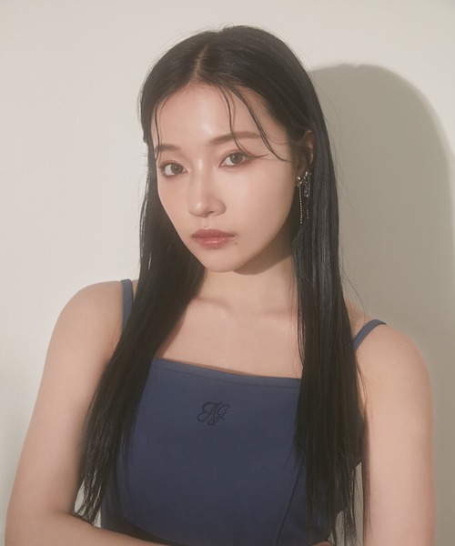 ANDGEEBEE(アンジービー)の「スリットキャミワンピ(ワンピース・レディース・ブルー/ブラック・MEDIUM)」の10枚目の写真