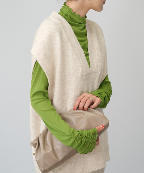 ＡＮＤＪ（アンドジェイ）の「袖シャーリングハイネックシアートップス（Tシャツ/カットソー・レディース・グリーン/ブラウン/ブラック/ピンク/グリーン系その他/ピンク系その他/アイボリー/レッド/ブルー/イエロー・M）」の6枚目の写真