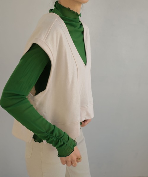 ＡＮＤＪ（アンドジェイ）の「袖シャーリングハイネックシアートップス（Tシャツ/カットソー・レディース・グリーン/ブラウン/ブラック/ピンク/グリーン系その他/ピンク系その他/アイボリー/レッド/ブルー/イエロー・M）」の13枚目の写真