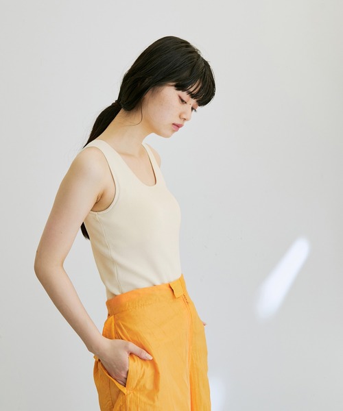 ADAM ET ROPE'（アダムエロペ）の「カップインニットタンク（タンクトップ・レディース・ブラック/キナリ/ライトグリーン・FREE）」の2枚目の写真