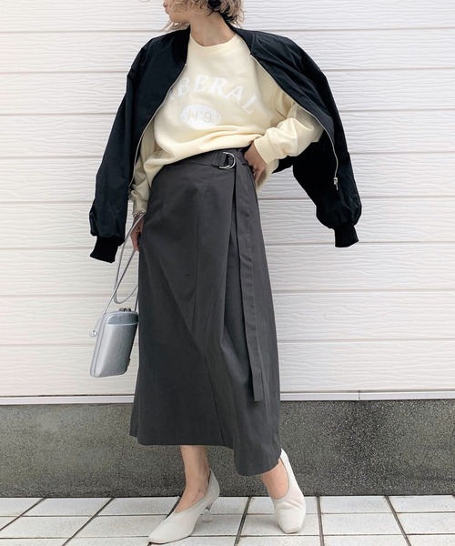 Q(キュー)の「袖ギャザーブルゾン(ブルゾン・レディース・ブラック/ベージュ・MEDIUM)」の8枚目の写真