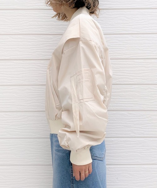 Q(キュー)の「袖ギャザーブルゾン(ブルゾン・レディース・ブラック/ベージュ・MEDIUM)」の5枚目の写真