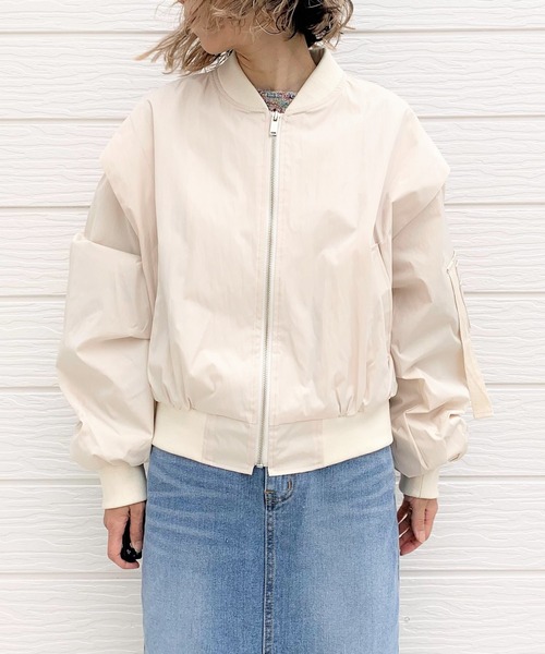 Q(キュー)の「袖ギャザーブルゾン(ブルゾン・レディース・ブラック/ベージュ・MEDIUM)」の4枚目の写真