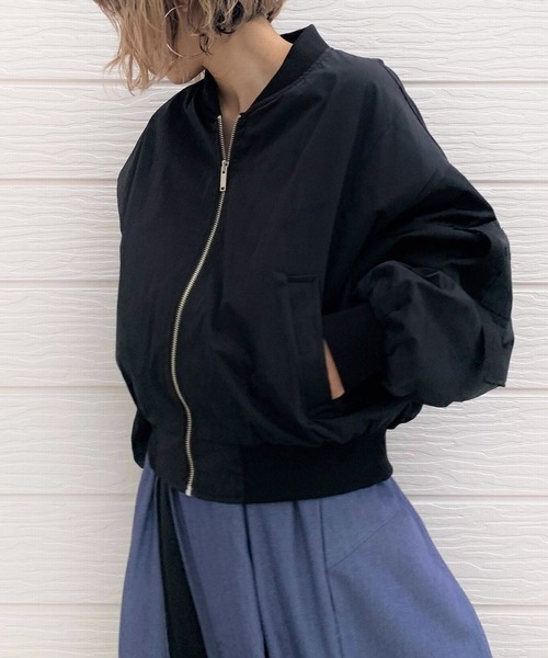 Q(キュー)の「袖ギャザーブルゾン(ブルゾン・レディース・ブラック/ベージュ・MEDIUM)」の16枚目の写真