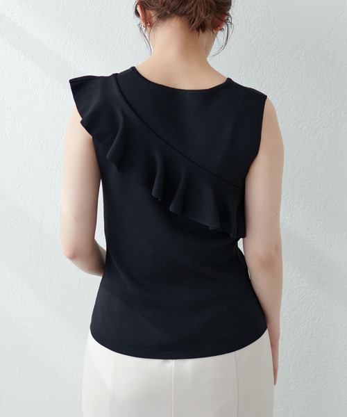 natural couture(ナチュラルクチュール)の「WEB限定/大人レディに仕上がる アシメラッフルフリルノースリニット(ニット/セーター・レディース・ブラック/ベージュ/オレンジ・FREE)」の18枚目の写真
