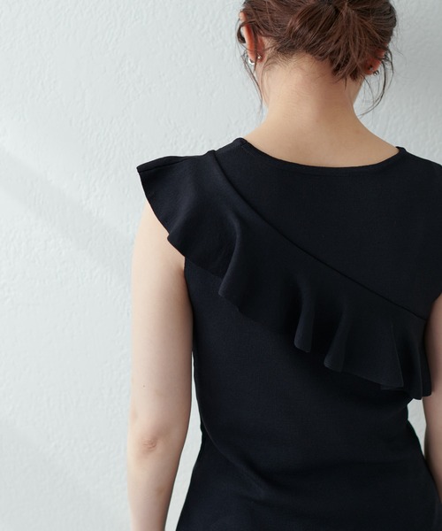 natural couture(ナチュラルクチュール)の「WEB限定/大人レディに仕上がる アシメラッフルフリルノースリニット(ニット/セーター・レディース・ブラック/ベージュ/オレンジ・FREE)」の21枚目の写真