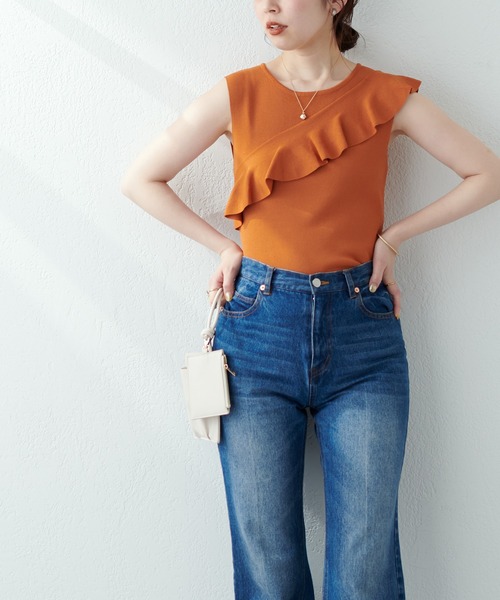 natural couture(ナチュラルクチュール)の「WEB限定/大人レディに仕上がる アシメラッフルフリルノースリニット(ニット/セーター・レディース・ブラック/ベージュ/オレンジ・FREE)」の14枚目の写真