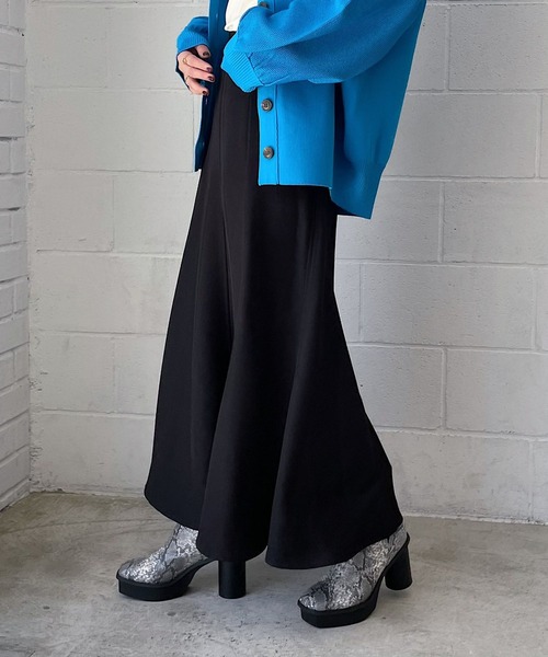 PAGEBOY（ページボーイ）の「ワイドフレアスカート（スカート・レディース・ブラック/ロイヤルブルー/グレイッシュベージュ・FREE）」の4枚目の写真