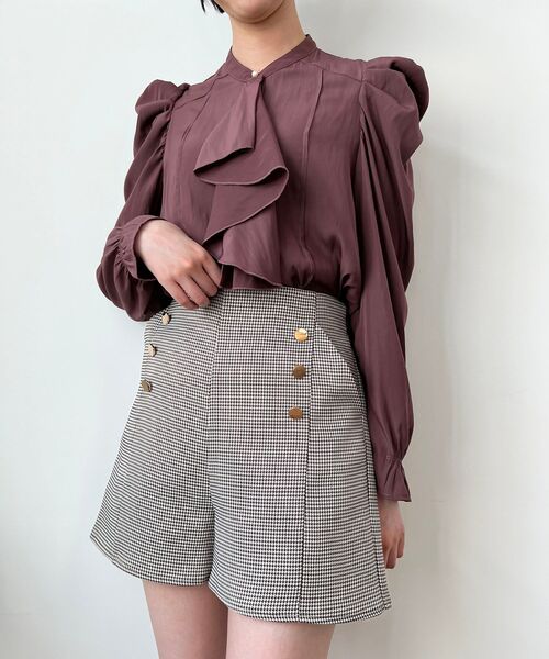 MAJESTIC LEGON(マジェスティックレゴン)の「ダブルボタンショートパンツ(その他パンツ・レディース・ブラック/ブラック系その他/ブラウン系その他2・MEDIUM)」の4枚目の写真