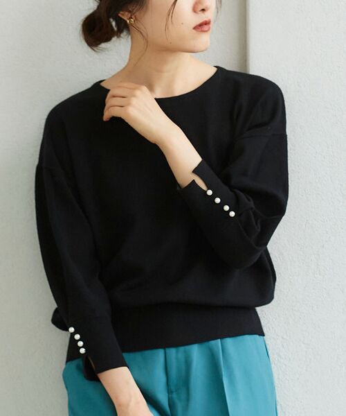 le.coeur blanc（ルクールブラン）の「袖口パール釦付きドルマンシルエットニット（ニット/セーター・レディース・ブラック/アイボリー/キャメル/ホワイト系その他2・38）」の3枚目の写真