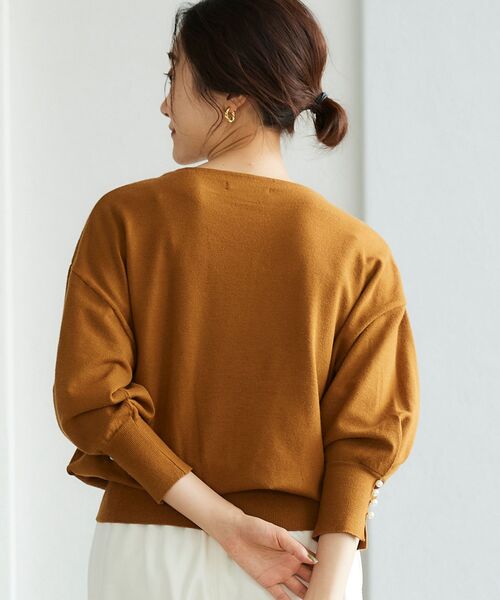 le.coeur blanc（ルクールブラン）の「袖口パール釦付きドルマンシルエットニット（ニット/セーター・レディース・ブラック/アイボリー/キャメル/ホワイト系その他2・38）」の20枚目の写真