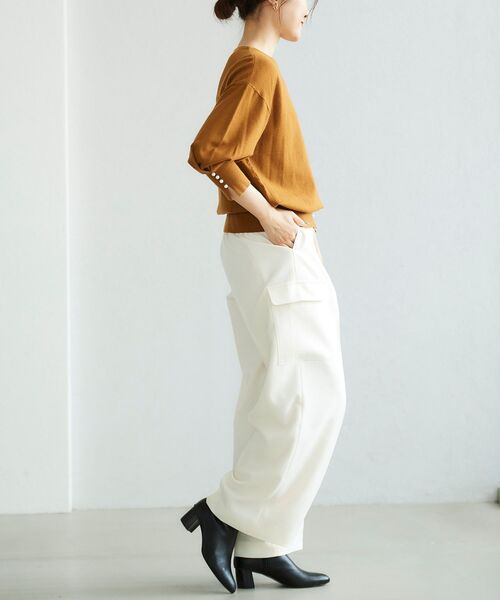 le.coeur blanc（ルクールブラン）の「袖口パール釦付きドルマンシルエットニット（ニット/セーター・レディース・ブラック/アイボリー/キャメル/ホワイト系その他2・38）」の16枚目の写真