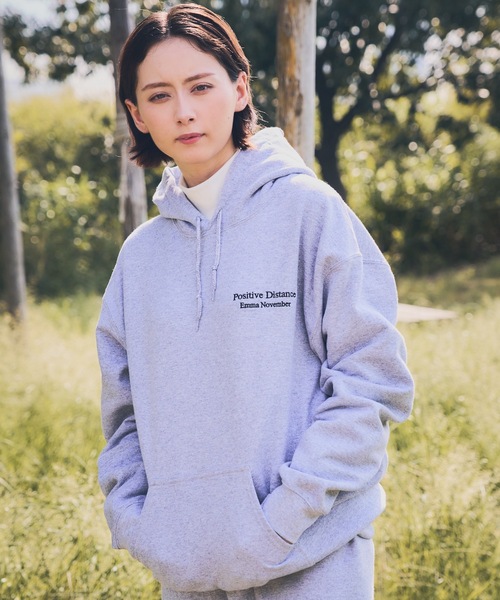EMMA NOVEMBER (エマノーヴェンバー)の「Embroidery ヘビーブレンド フーディー(パーカー・メンズ・グレー/ブラック/ネイビー/ホワイト/サンドベージュ・1/3/2)」の21枚目の写真