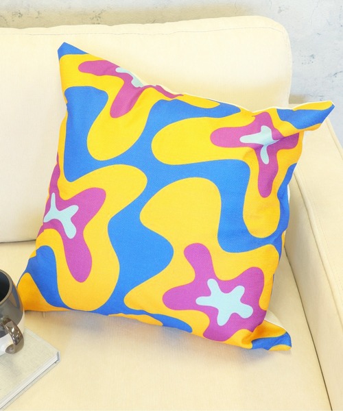emesuelee（エメスーリー）の「サイケデリック風クッションカバー